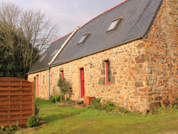 Slate-roofed cottage in the countryside - Lanvéoc